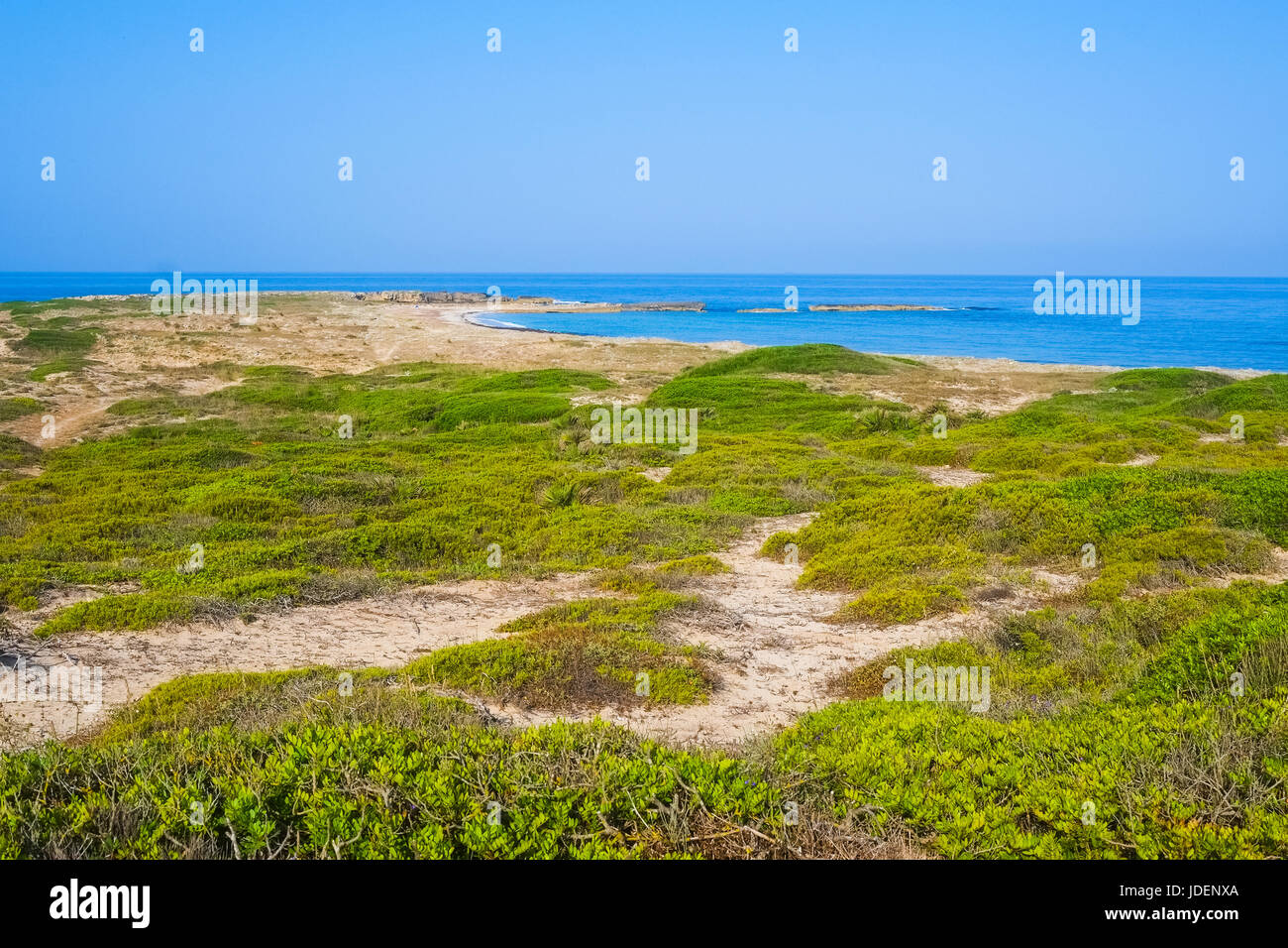 Spiaggia in area marina protetta del Sinai, Sardegna, Italia Foto Stock
