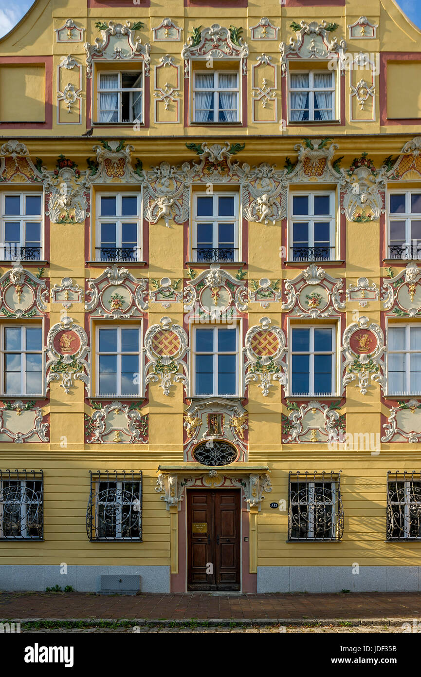 Barocca città aristocratica casa Thurn- e Taxishaus con facciata in stucco in stile rococò, Karlsplatz, Neuburg sul Danubio Foto Stock