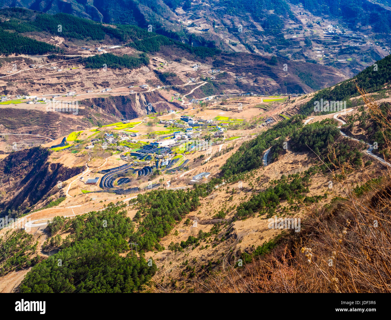 Vista della terra alta borgo agricolo in Cina Foto Stock