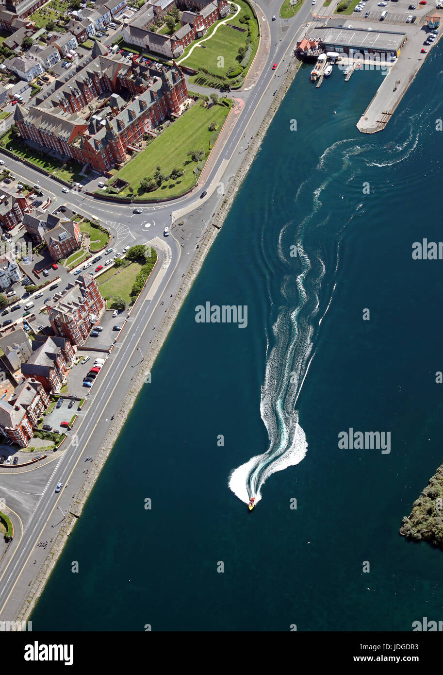 Vista aerea di una imbarcazione al King's Gardens, Southport, Lancashire, Regno Unito Foto Stock