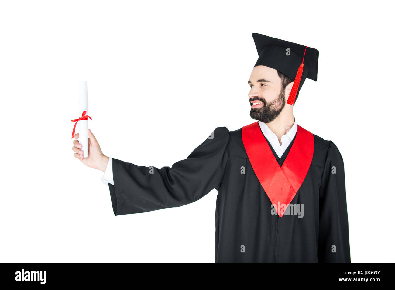 Felice giovane uomo in abito di graduazione diploma di contenimento Foto Stock