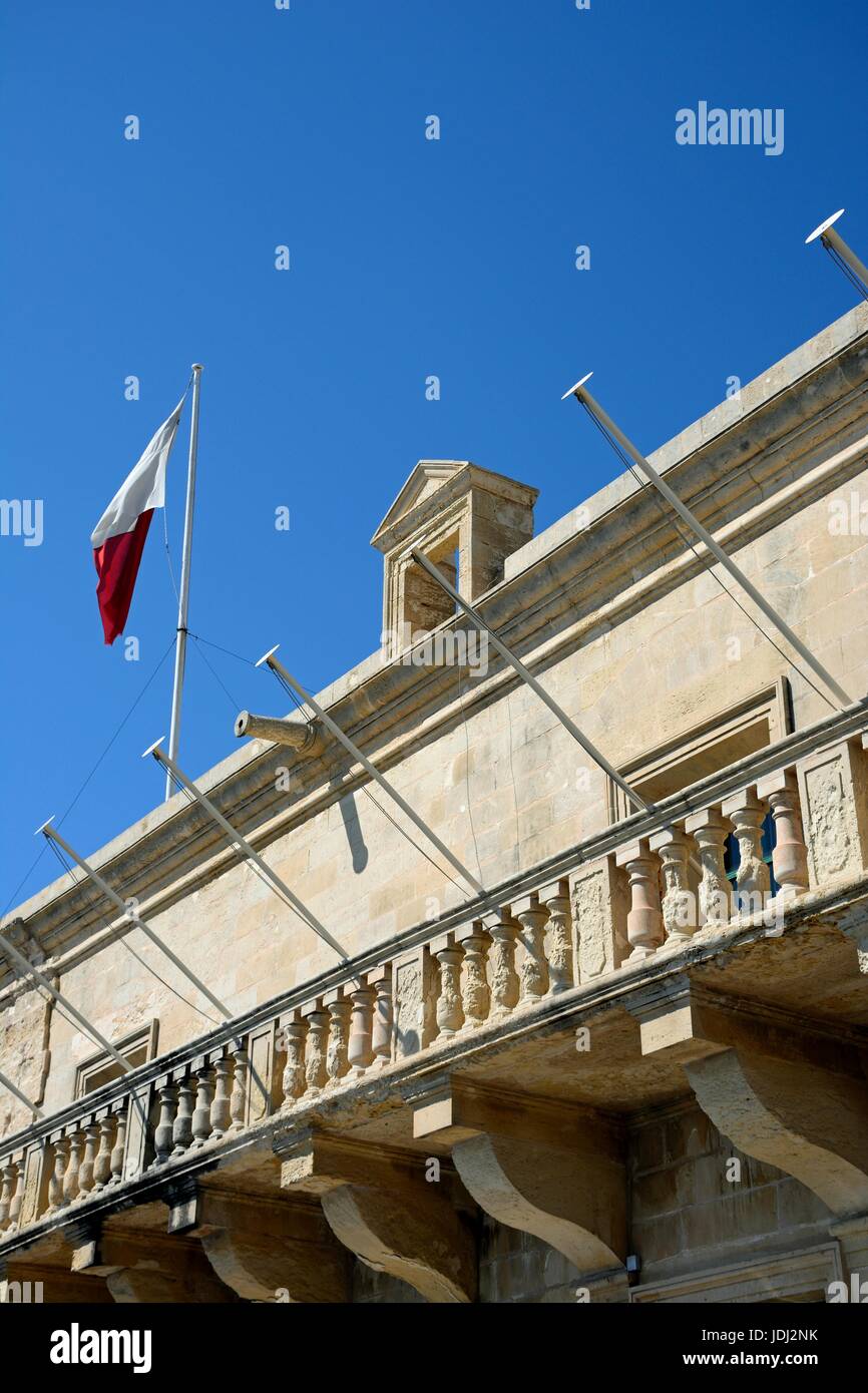 Sacra Infermeria edificio lungo Triq Il-Mediterran, Valletta, Malta, l'Europa. Foto Stock