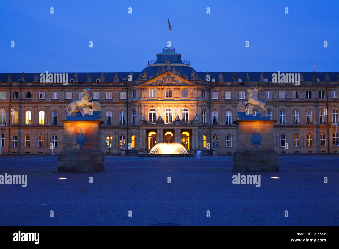 DEU, Deutschland, Stoccarda: Neues Schloss Abenddaemmerung | DEU, Germania Stoccarda: nuovo palazzo al tramonto Foto Stock