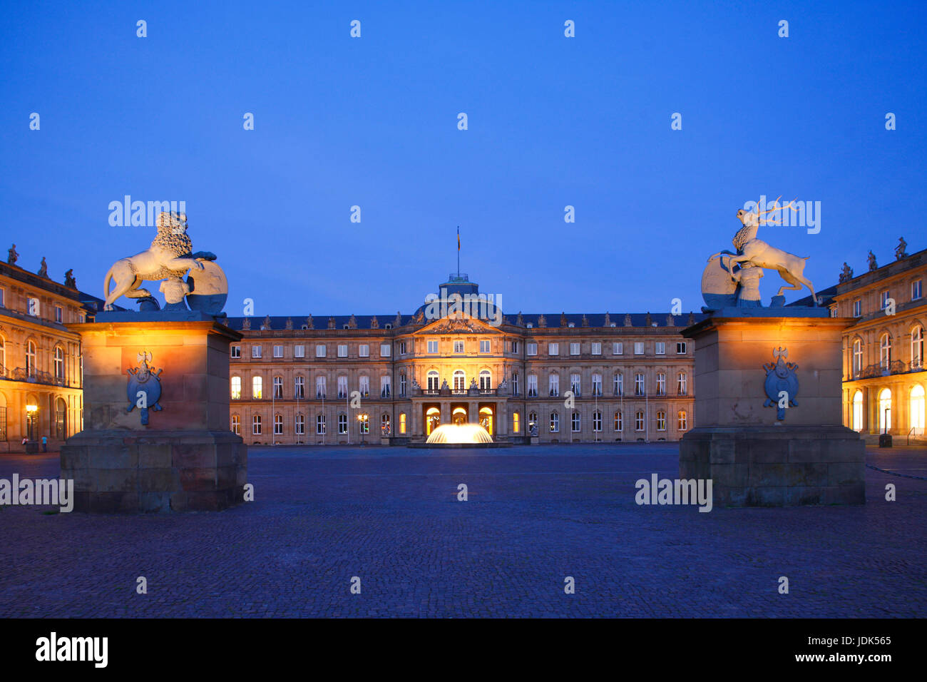 DEU, Deutschland, Stoccarda: Neues Schloss Abenddaemmerung | DEU, Germania Stoccarda: nuovo palazzo al tramonto Foto Stock