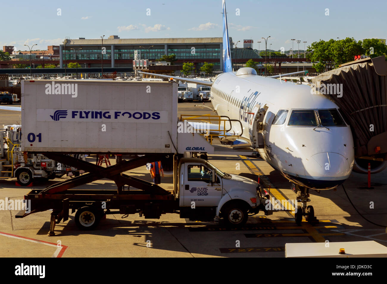NEWARK, NJ - GIUGNO 07.17: Terminal A dell'Aeroporto Internazionale Liberty di Newark in New Jersey per aeromobili di Continental e JetBlue Foto Stock