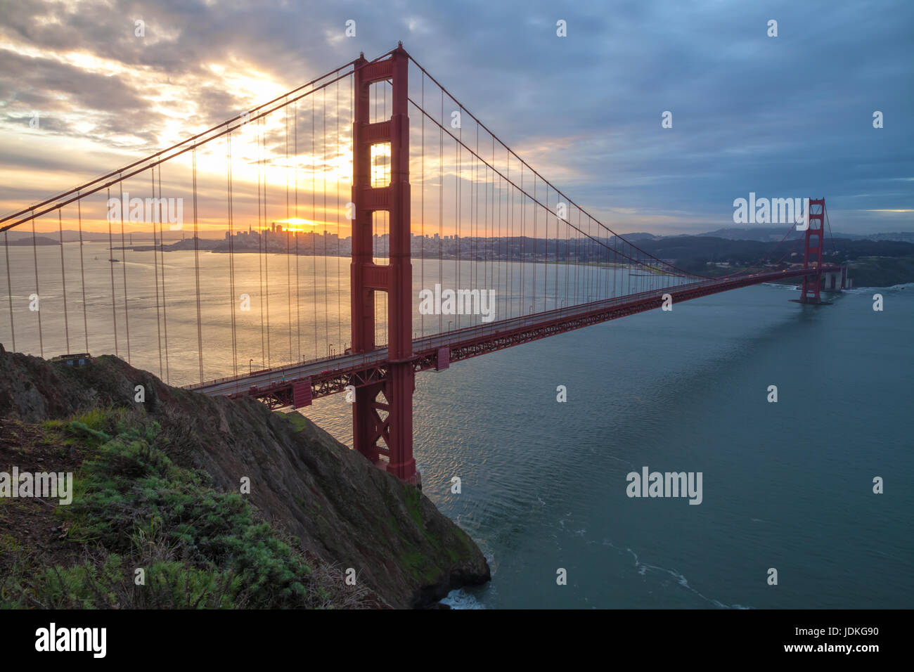Alba sul famoso Golden Gate Bridge, California, Stati Uniti. Foto Stock