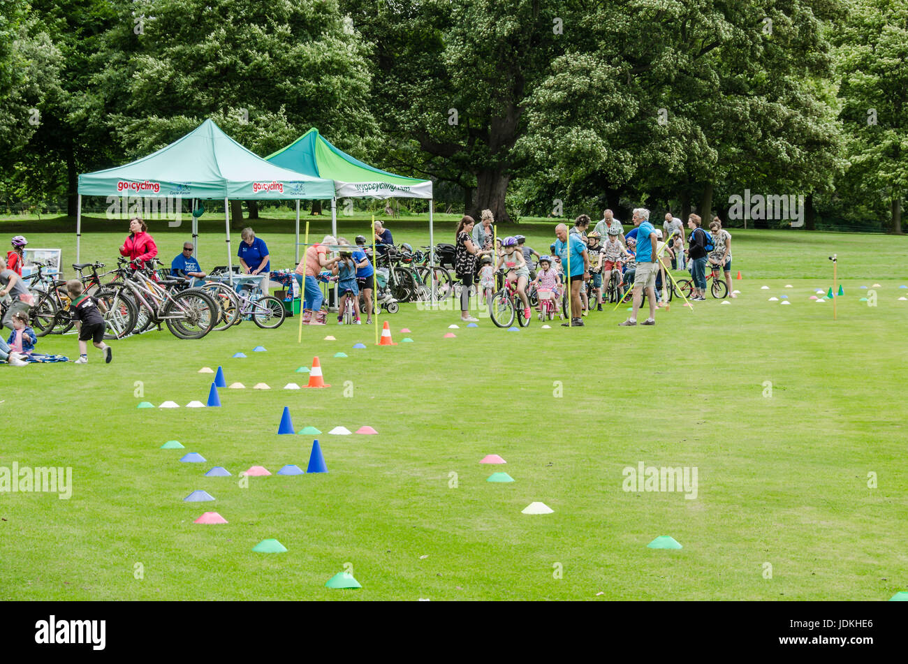 Wakefield-England luglio-2016, attività a Nostell Priory, in pratica le tue competenze di bici a uno degli eventi di ciclismo, editoriale foto, Foto Stock