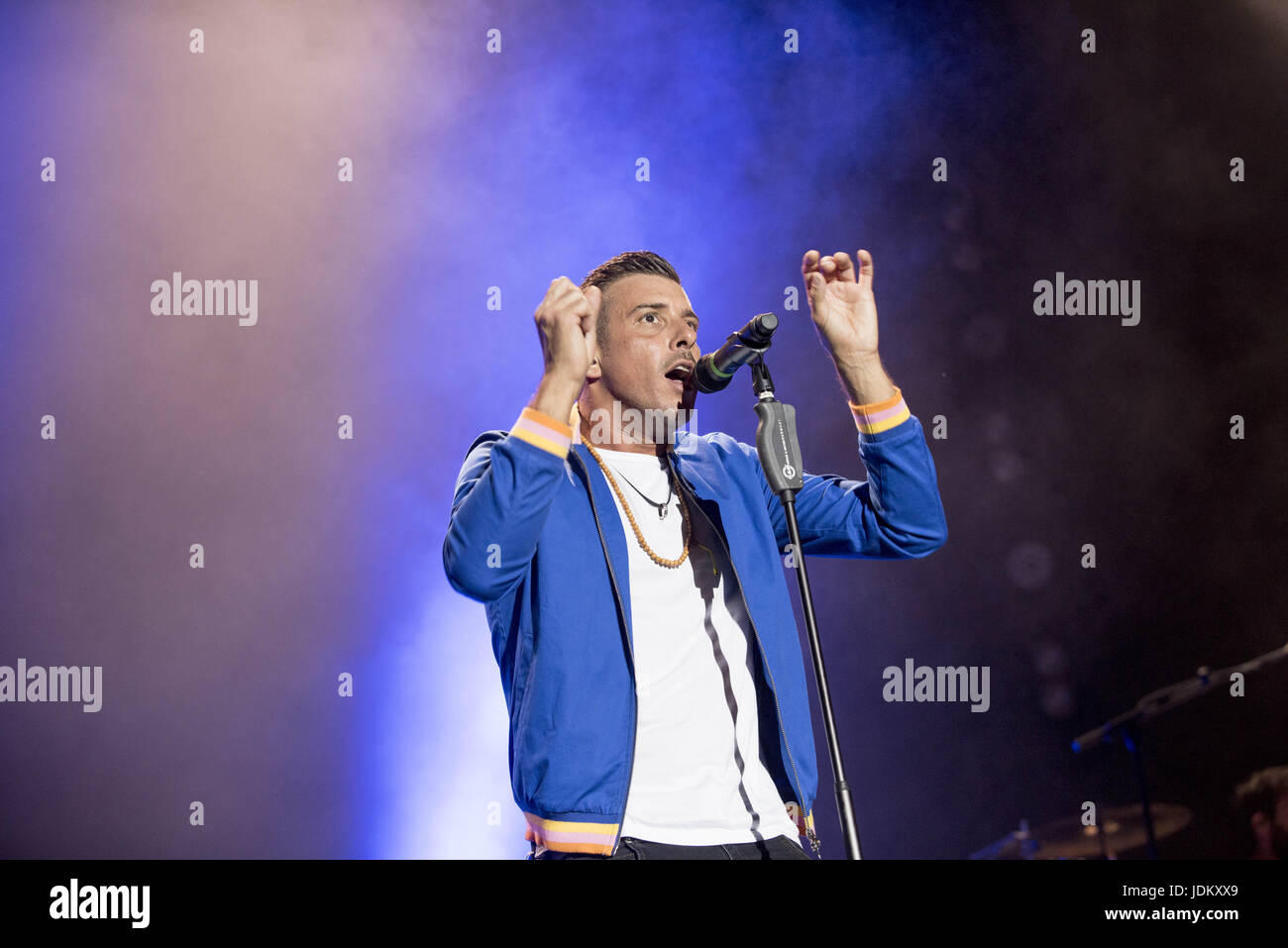 Grugliasco, Torino, Italia. Xx Giugno, 2017. Il vincitore di Sanremo 2017, suona al gruvillage festival di Grugliasco, una piccola città nei pressi di Torino Credito: Alberto Gandolfo/Alamy Live News Foto Stock