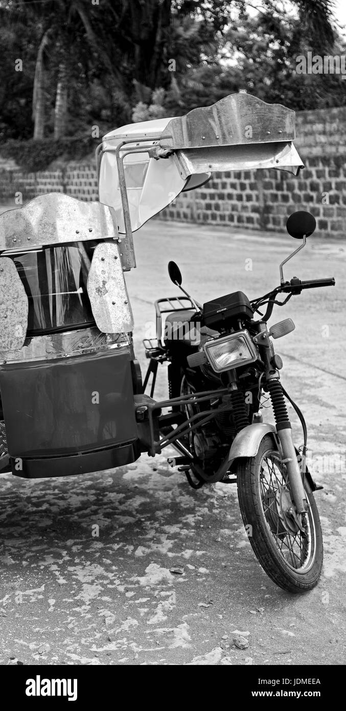 In asia philipphines il tipico tuk tuk in moto per turisti Foto Stock