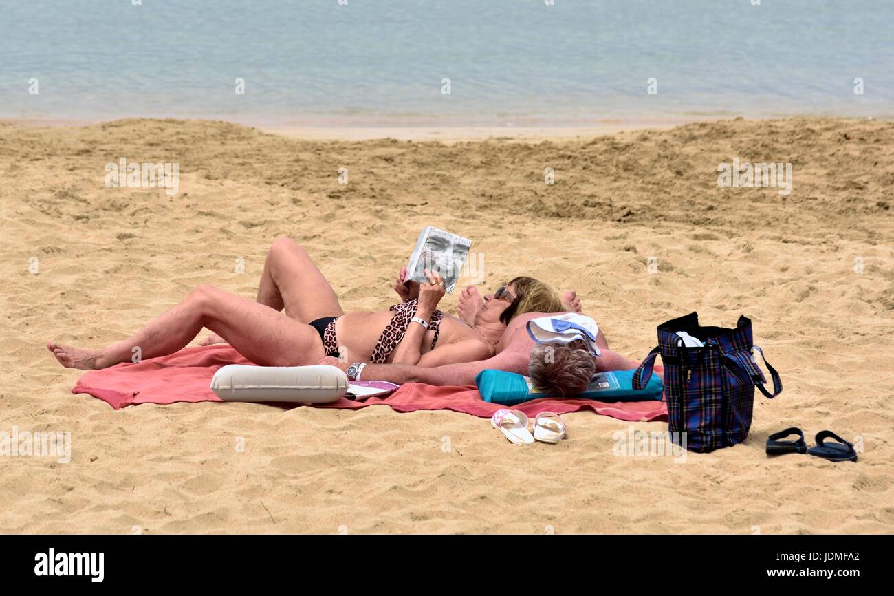 Matura per prendere il sole Foto Stock