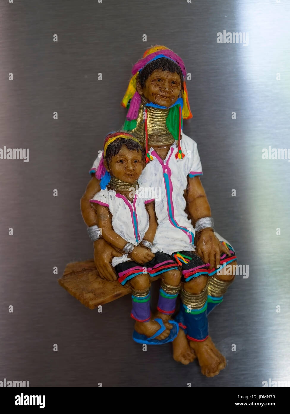 Asiatici a collo lungo donna souvenir degli artefatti Foto Stock