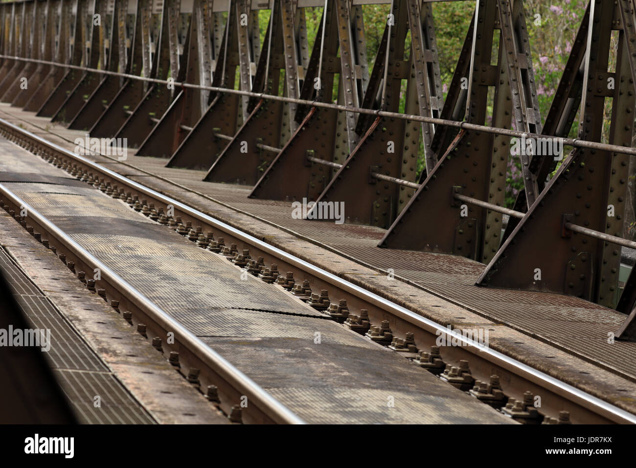 Schienen Eisenbahnschienen Eisenbahnbrücke Foto Stock
