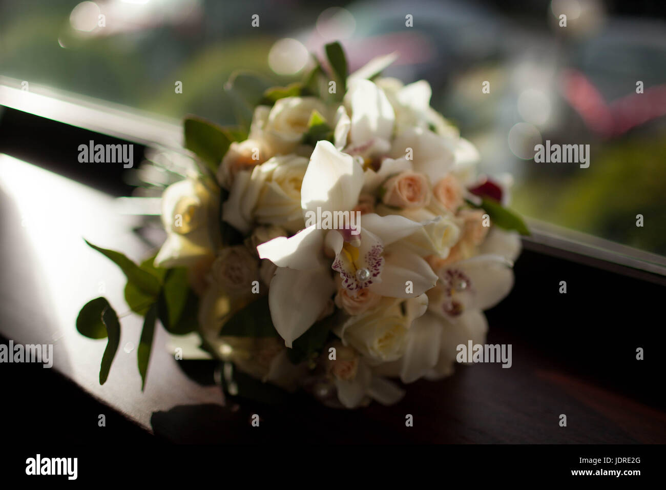 Bellissimo matrimonio bouquet di fiori bianchi Foto Stock