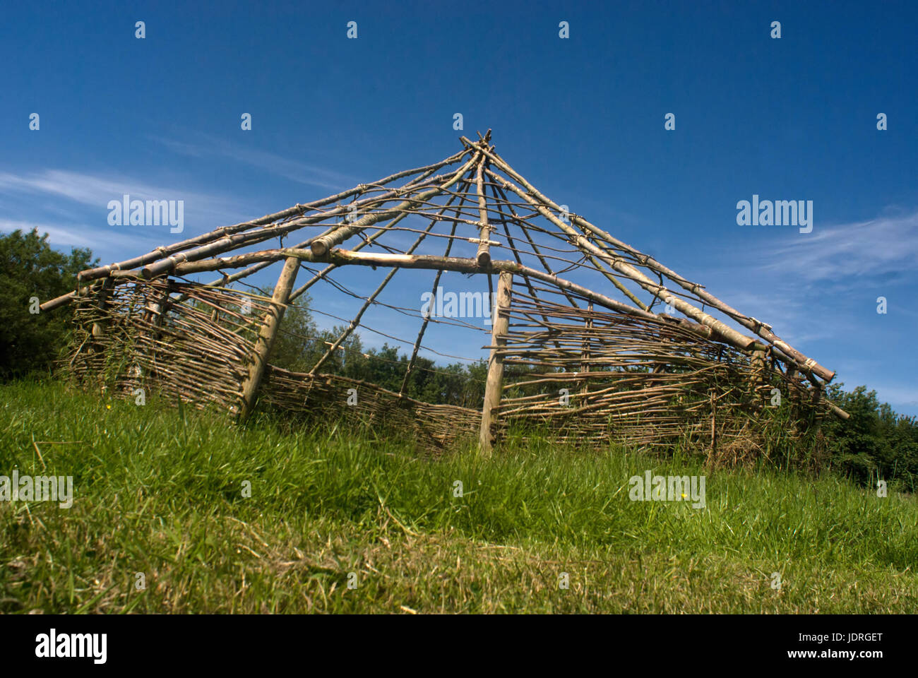 La ricostruzione di età del ferro house, Summerhill Country Park, Hartlepool Foto Stock