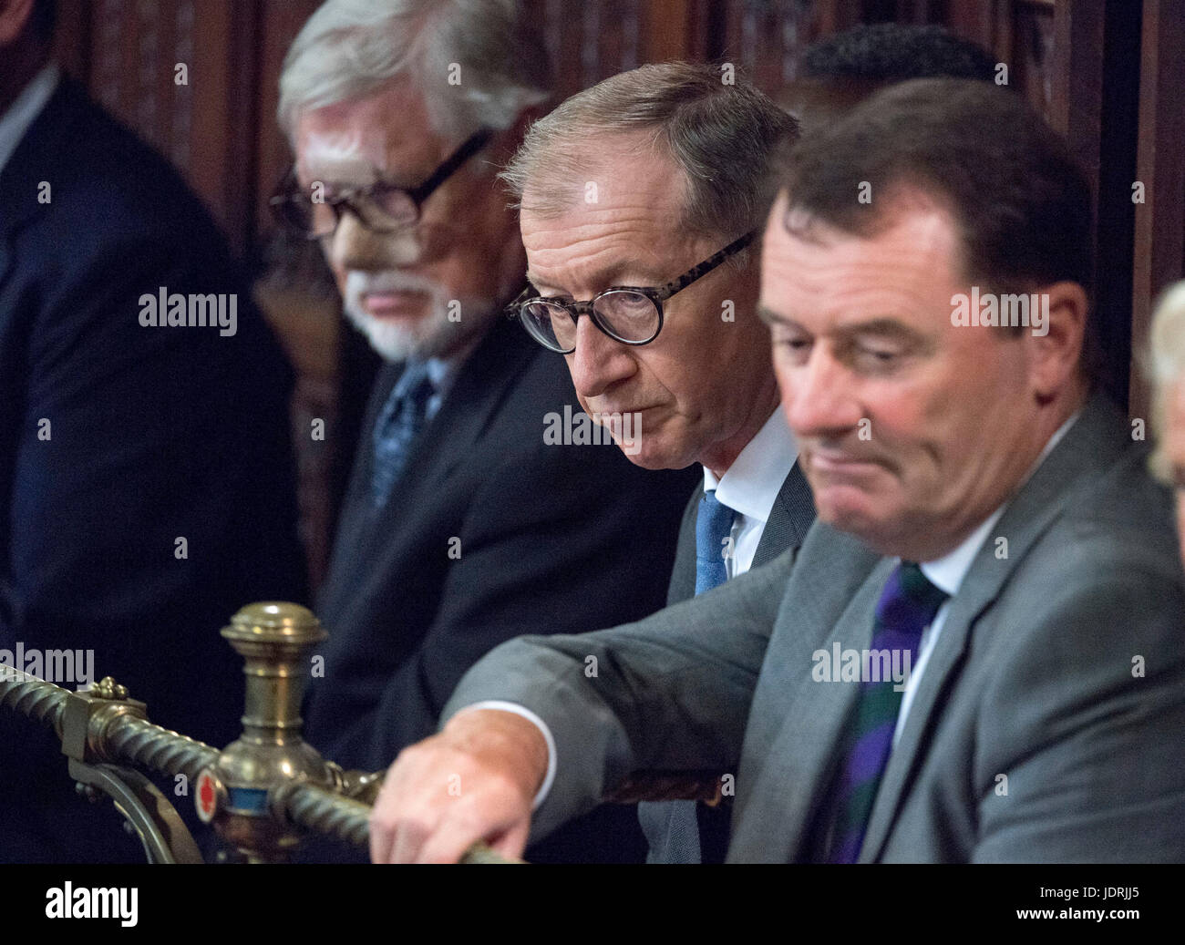 Phillip può, marito del Primo Ministro Theresa Maggio in attesa in galleria degli sconosciuti prima della apertura della condizione del Parlamento dalla Regina Elisabetta II, la House of Lords presso il Palazzo di Westminster a Londra. Foto Stock