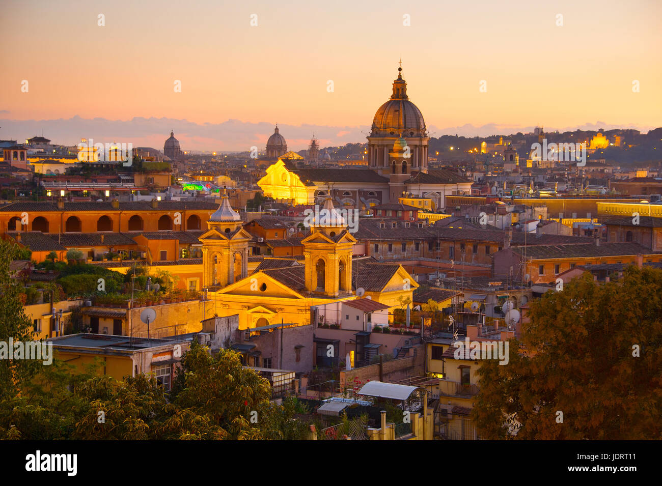 Paesaggio di Roma Città Vecchia al crepuscolo. Italia Foto Stock