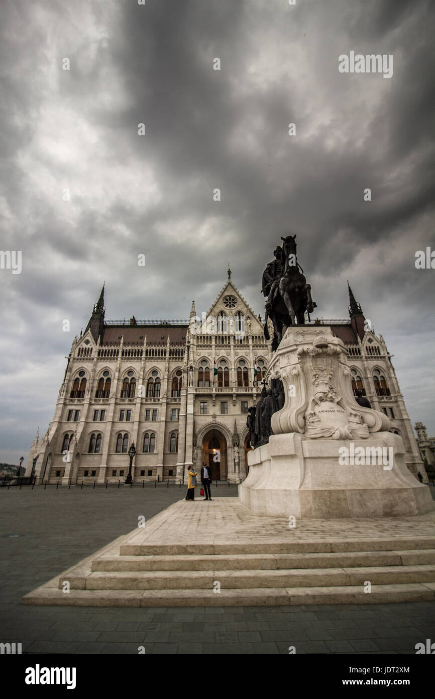 Conte Andrassy statua, Ungherese Piazza del Parlamento Foto Stock