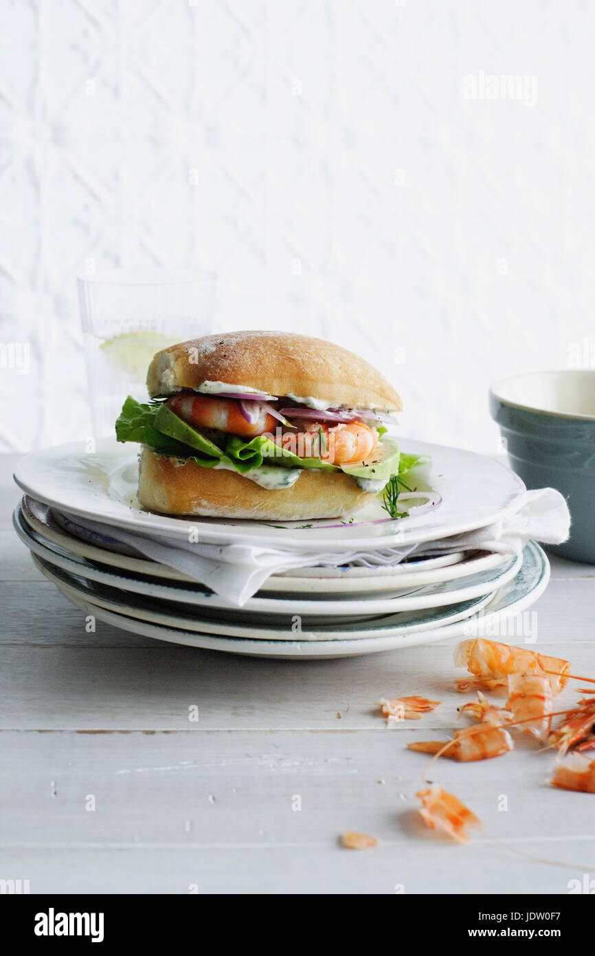 Piatto di gamberi e sandwich di lattuga Foto Stock