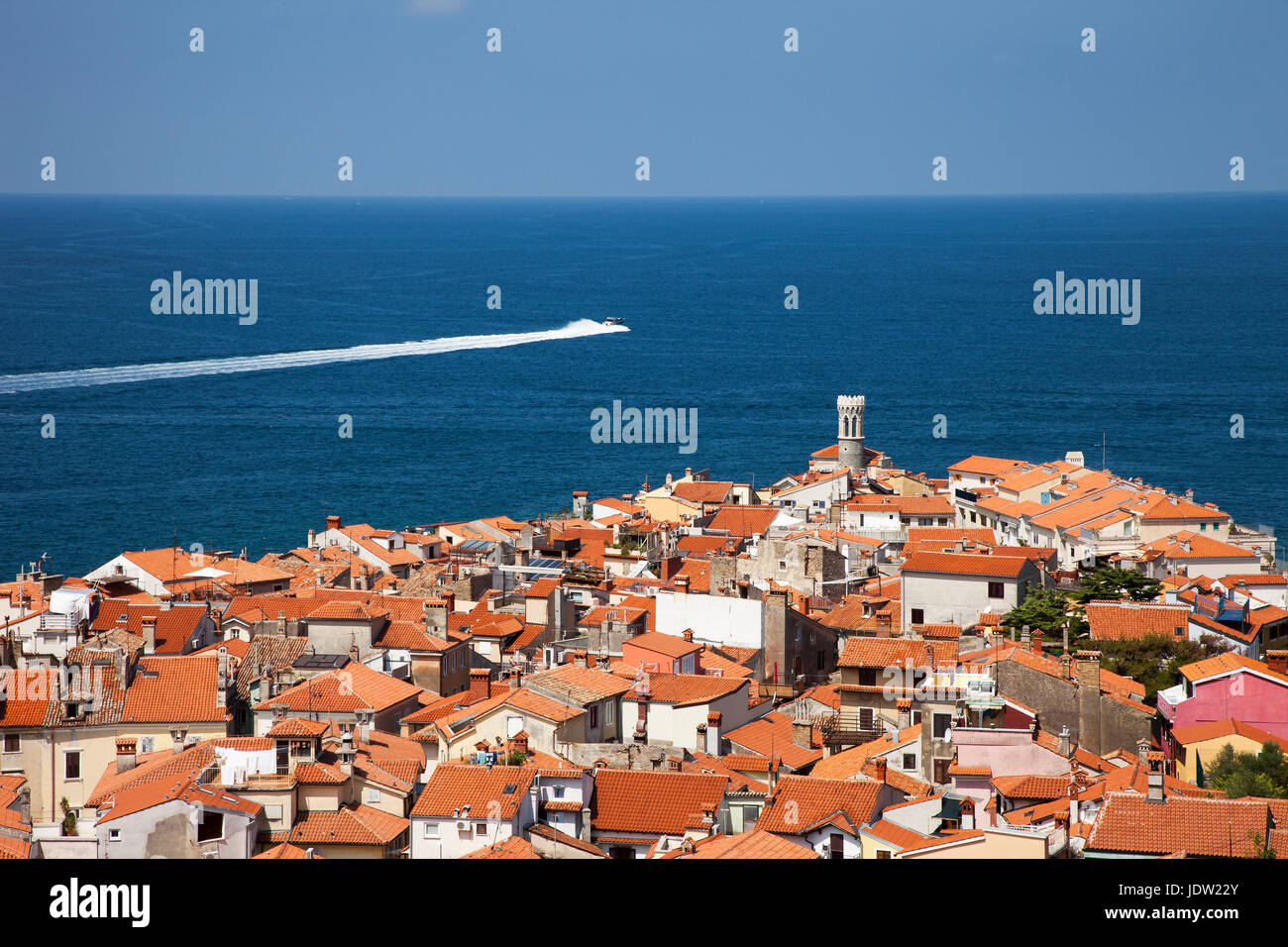 Vista aerea della città costiera Foto Stock