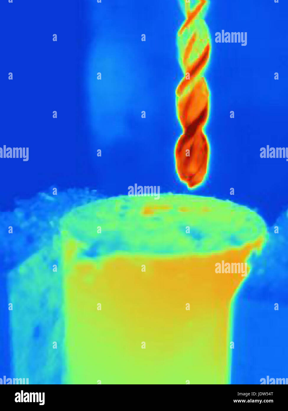 Immagine termica di perforazione in un componente, che mostra l'accumulo di calore sulla punta del trapano e la parte Foto Stock