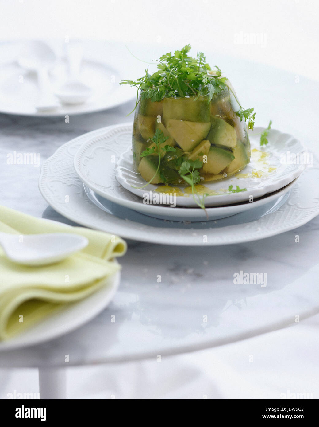 Piastra di gelatina di avocado con erbe di micro Foto Stock