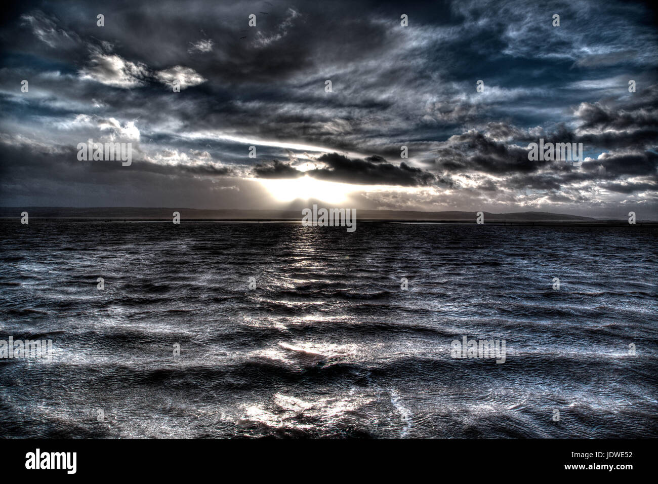 Marine Lake West Kirby sul Wirral durante il tramonto tempestoso Foto Stock