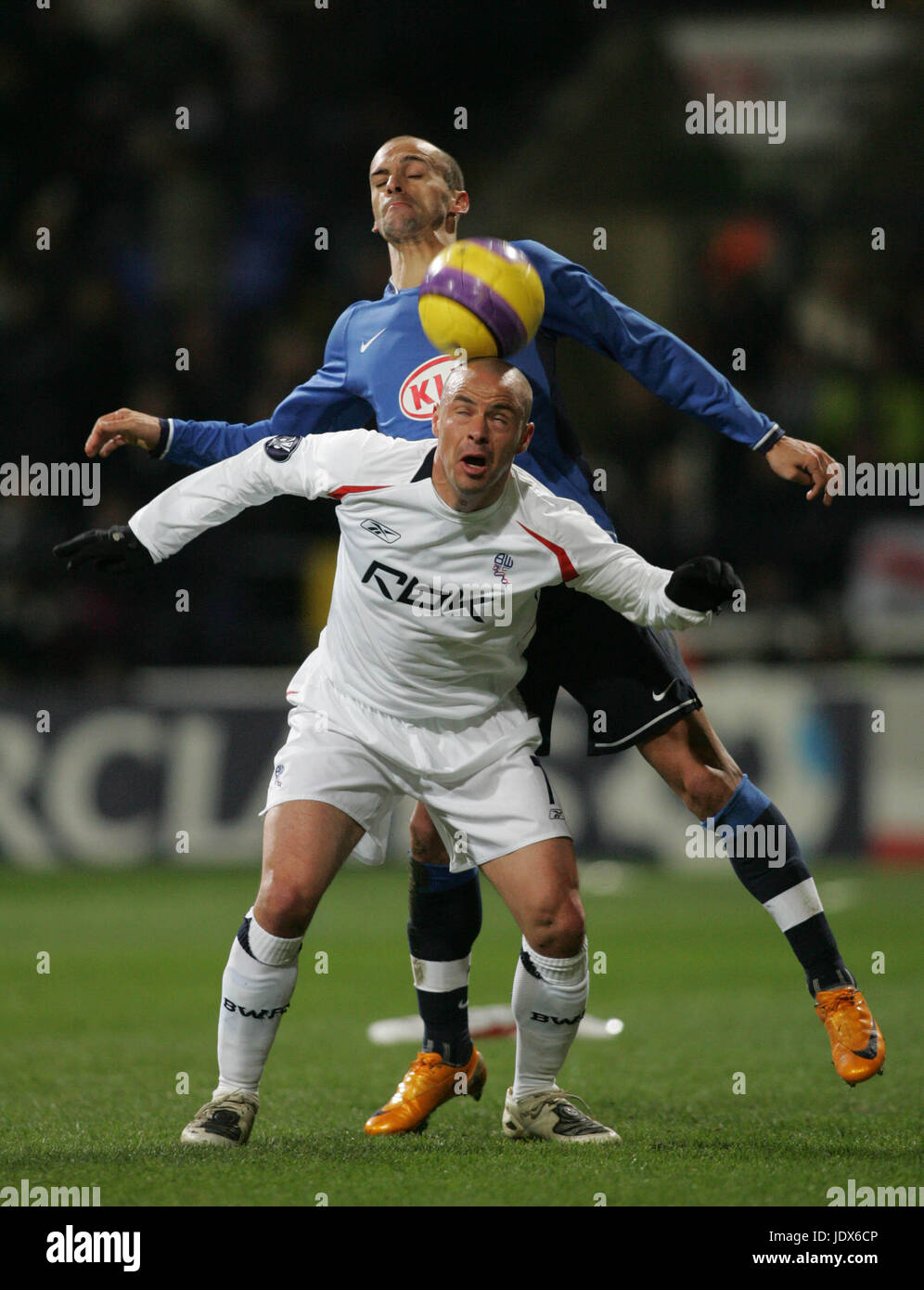 STELIOS E PERNIA BOLTON V A. MADRID Reebok Stadium BOLTON GRAN BRETAGNA 14 Febbraio 2008 Foto Stock