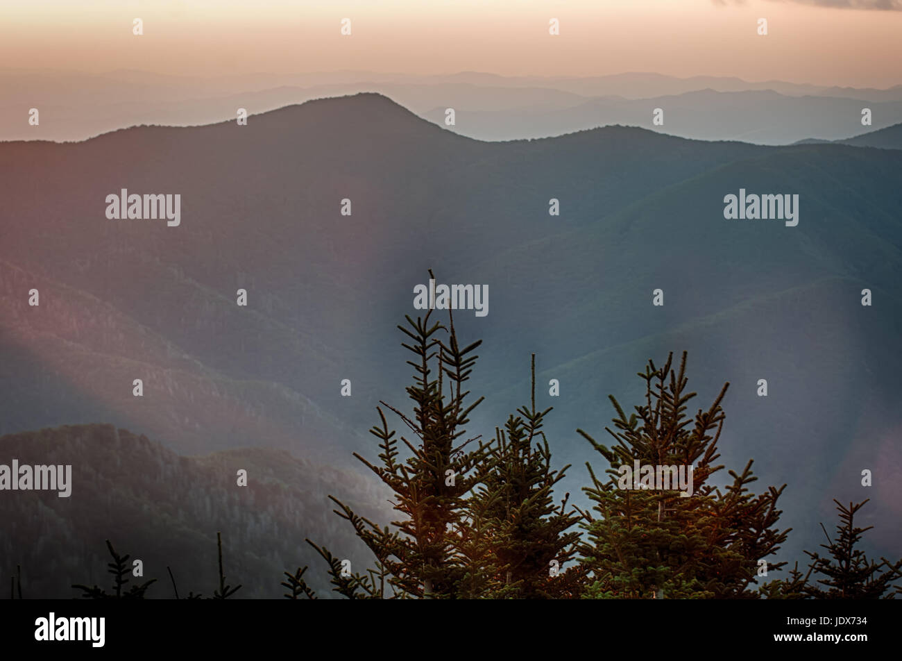 Il semplice strati di Smoky Mountains al tramonto - Smoky Mountain Nat. Park, Stati Uniti d'America. Foto Stock