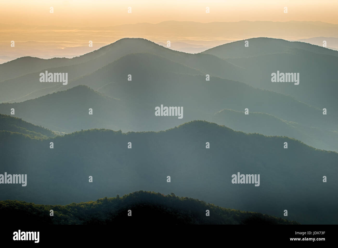 Il semplice strati di Smoky Mountains al tramonto - Smoky Mountain Nat. Park, Stati Uniti d'America. Foto Stock