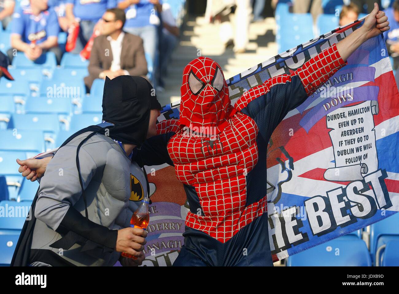 RANGERS fan come super-eroi RANGERS V ZENIT ST.PETERSBURG City of Manchester Stadium Manchester Inghilterra 14 Maggio 2008 Foto Stock