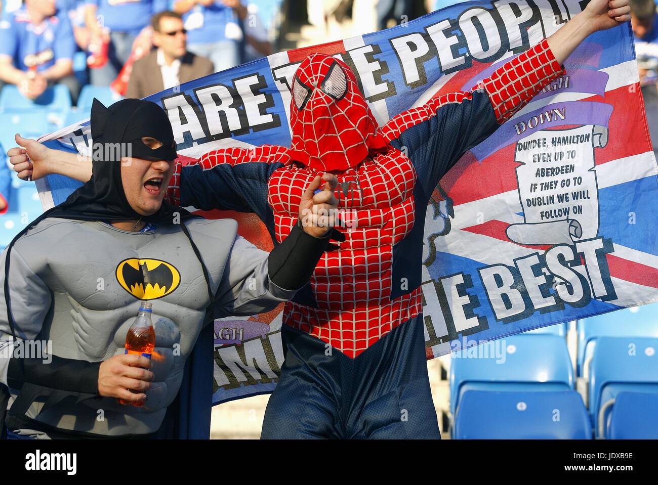 RANGERS fan come super-eroi RANGERS V ZENIT ST.PETERSBURG City of Manchester Stadium Manchester Inghilterra 14 Maggio 2008 Foto Stock