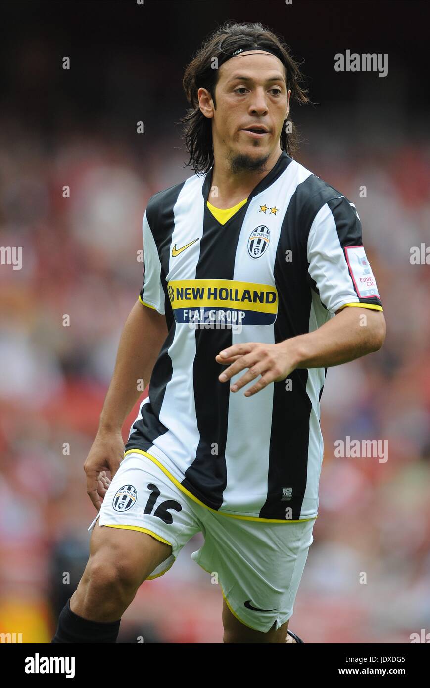 Juventus midfielder Mauro Camoranesi vies with AS Roma's captain