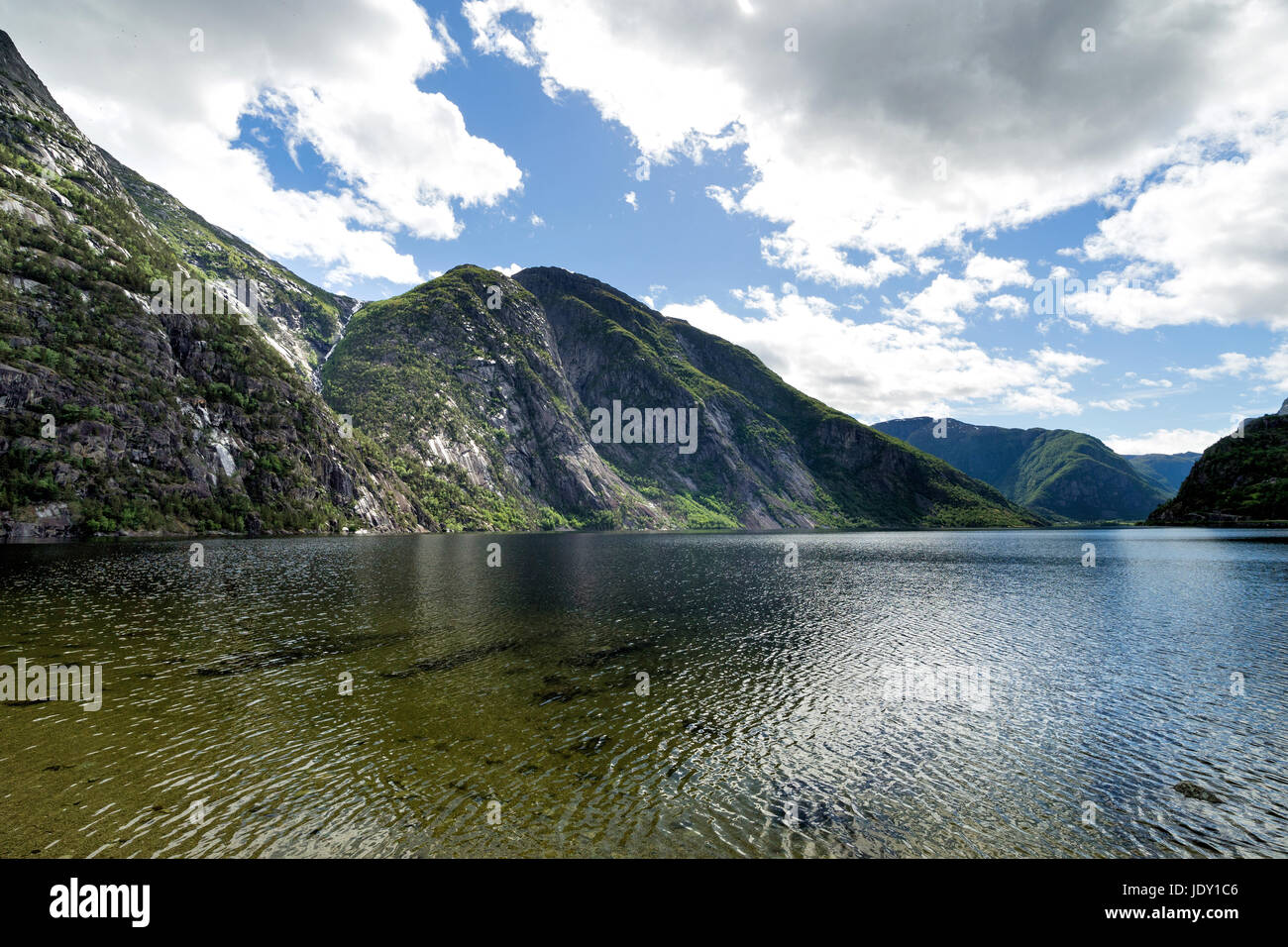 Eidfjordvatnet, moraine-Lago di Dammed nel comune di Eidfjord in Hordaland county, Norvegia Foto Stock