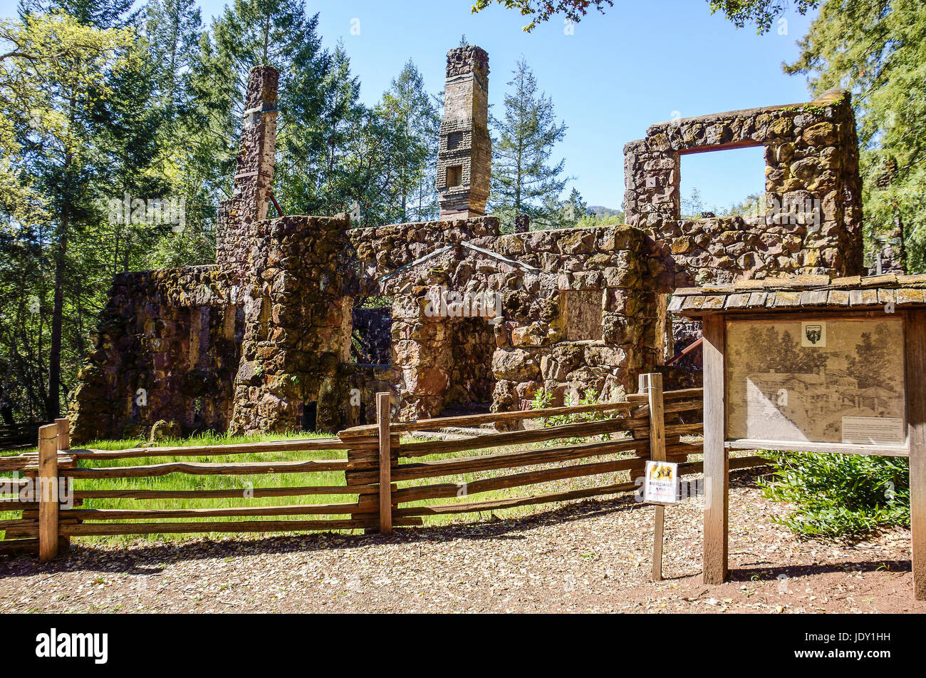 Glen Ellen, Stati Uniti d'America - 12 Marzo 2014: Jack London State Historic Park con casa in Napa Valley, California in pietra Foto Stock