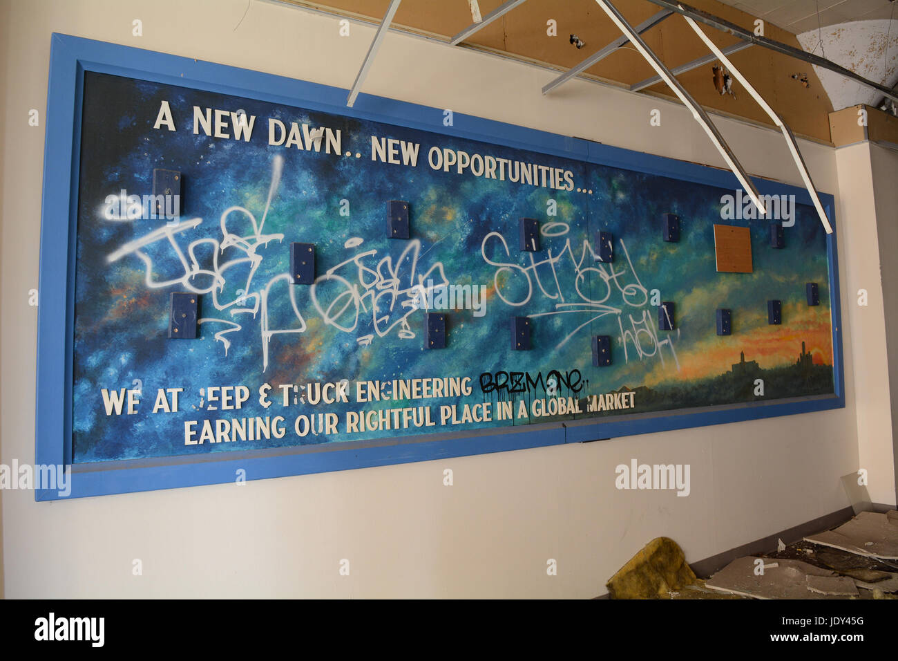 Segno ispiratore a abbandonato AMC sede a Detroit Foto Stock