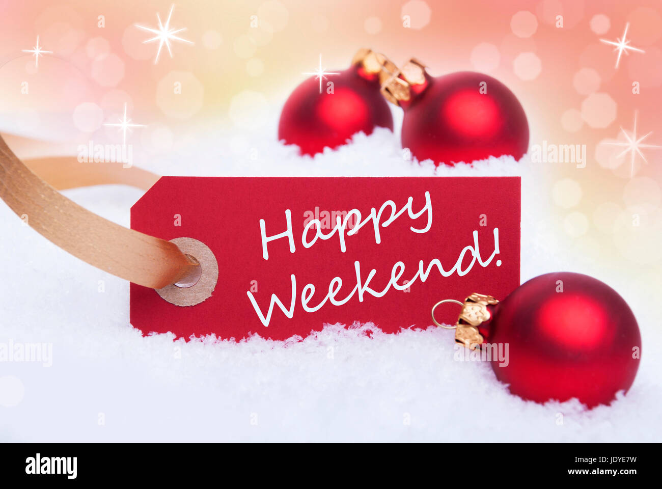 Una etichetta rossa nella neve con le parole Happy Weekend su di esso Foto Stock