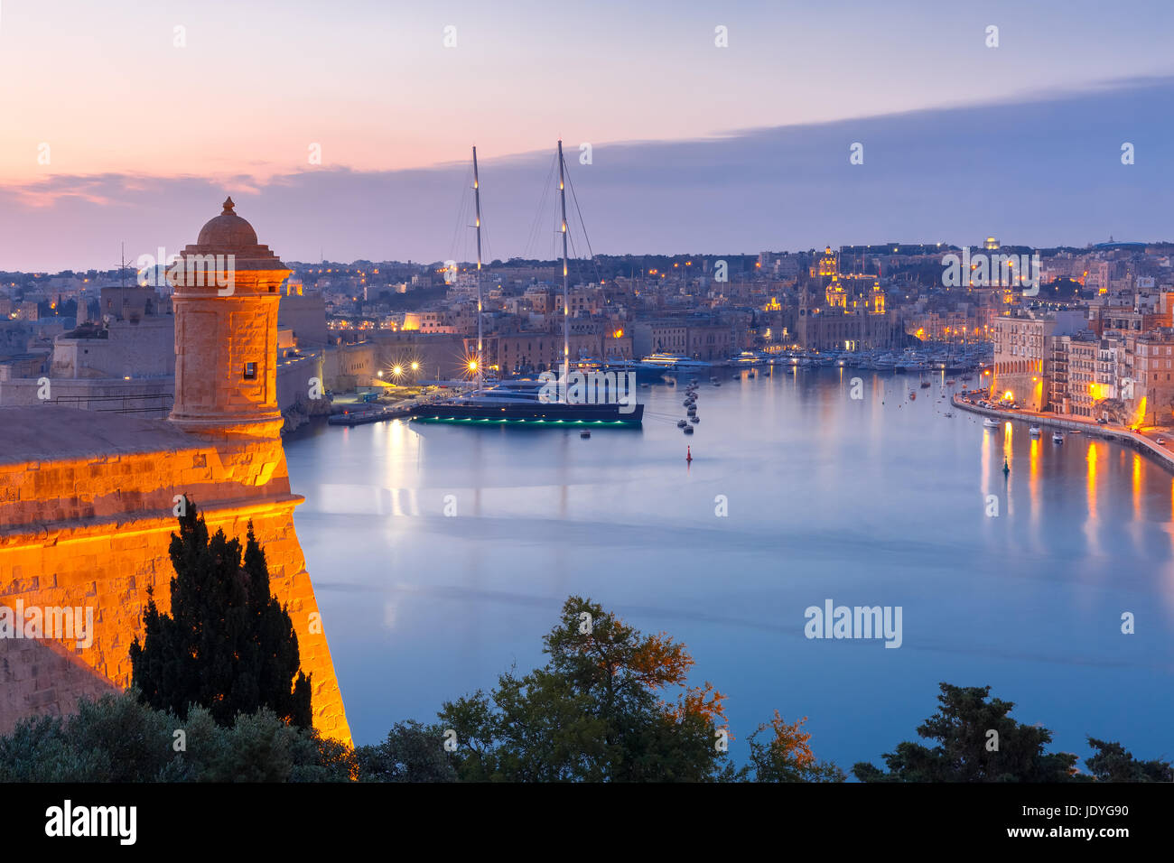 Il Grand Harbour e Birgu da Valletta, Malta Foto Stock