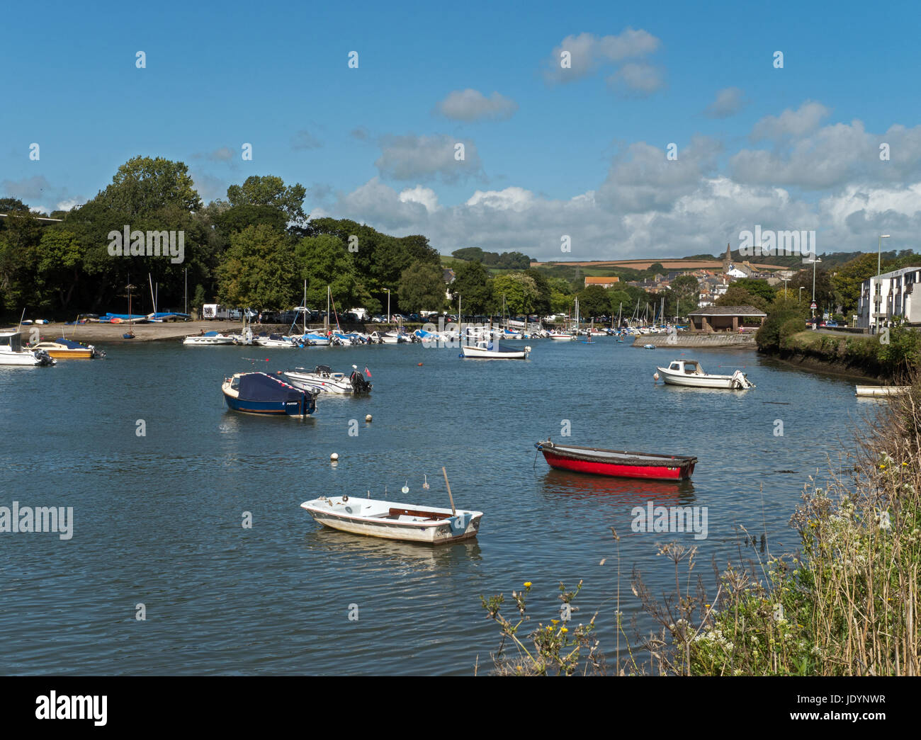 L'attraente kingsbridge estuario, con la città di kingsbridge oltre, sud prosciutti, Devon, Inghilterra, Regno Unito Foto Stock