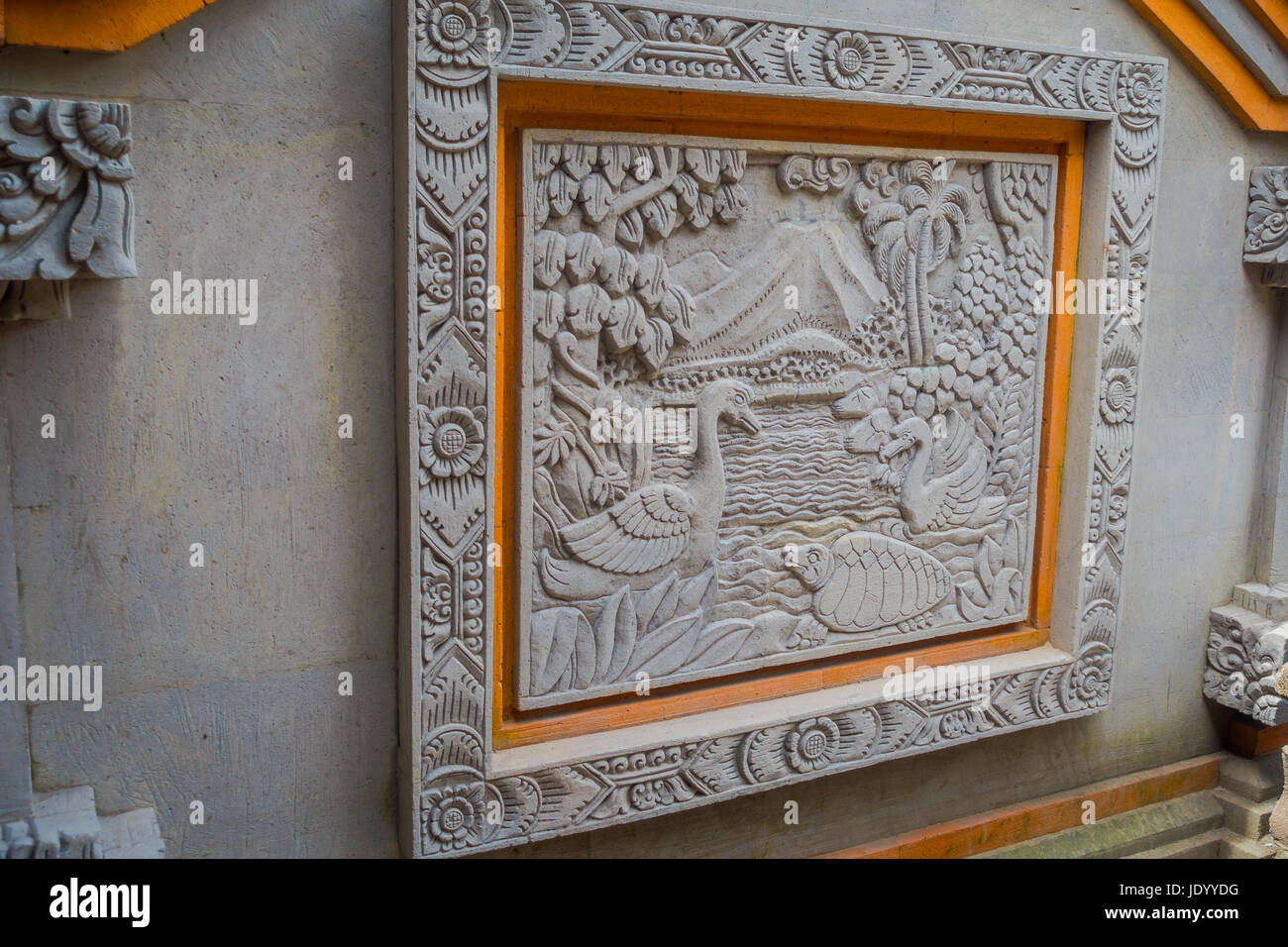 BALI, Indonesia - 08 Marzo 2017: arte bella utilizzando solo uno scalpello per fare arte su un muro di cemento, a Denpasar Bali situato in Indonesia. Foto Stock