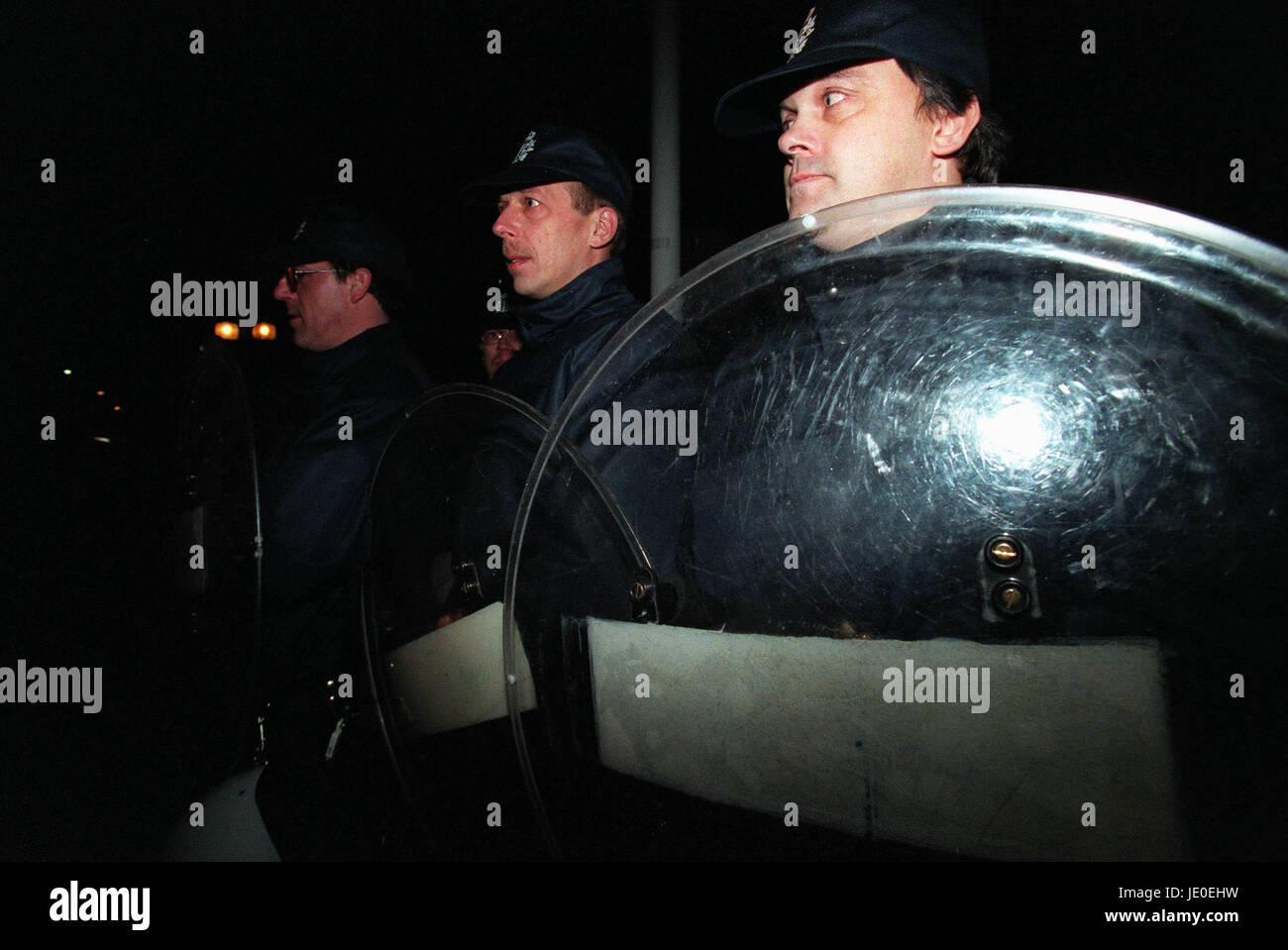 La polizia antisommossa Stade du Pays de Charleroi 23 Febbraio 2000 Foto Stock