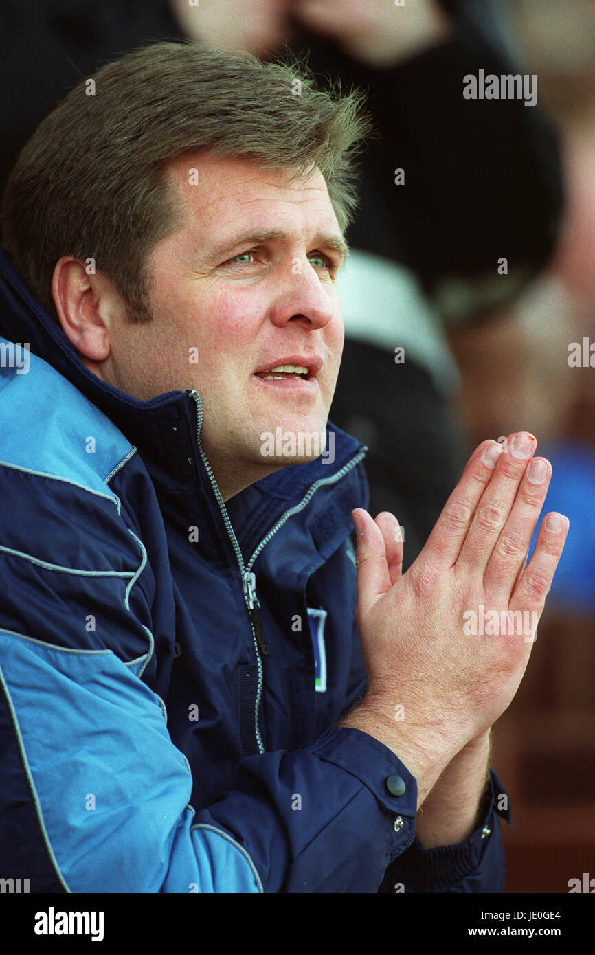 JAN MOLBY KIDDERMINSTER HARRIERS MANAGER 08 Aprile 2000 Foto Stock