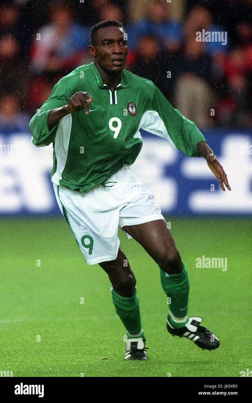 VICTOR AGALI NIGERIA & Hansa Rostock SOUTHAMPTON INGHILTERRA 07 Ottobre 2001 Foto Stock