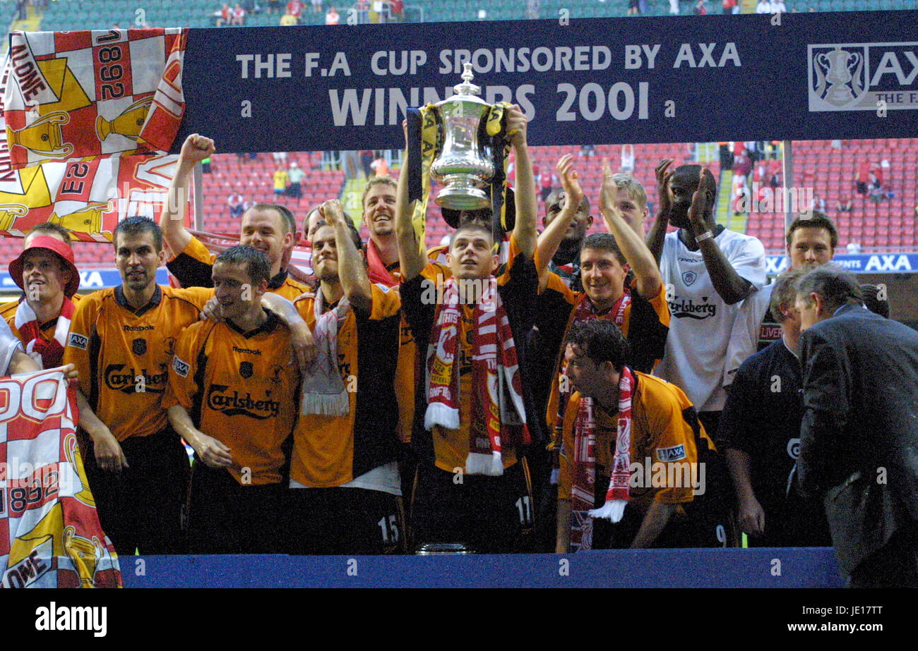 LIVERPOOL CELEBRARE FA CUP WIN ARSENAL V LIVERPOOL Millenium Stadium Cardiff Galles 12 Maggio 2001 Foto Stock