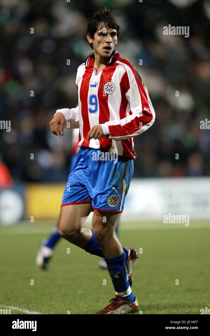 ROQUE SANTA CRUZ PARAGUAY & Bayern Monaco di Baviera Loftus Road QPR LONDRA 26 Marzo 2002 Foto Stock