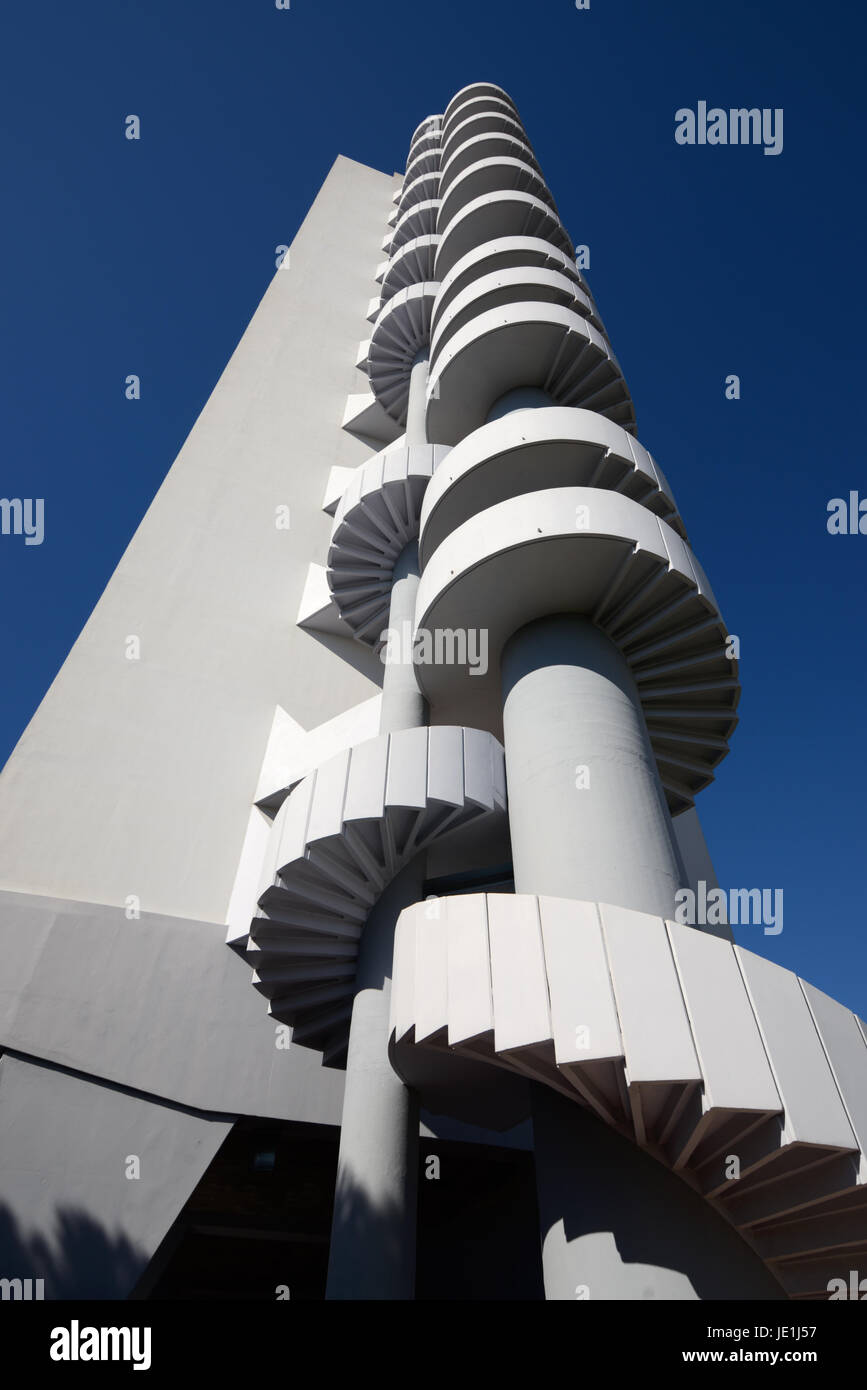 Calcestruzzo scalinata a spirale del modernista Brasilia appartamenti a Torre (1962-67) da Fernand Boukobza ispirato da Le Corbusier a Marsiglia Foto Stock