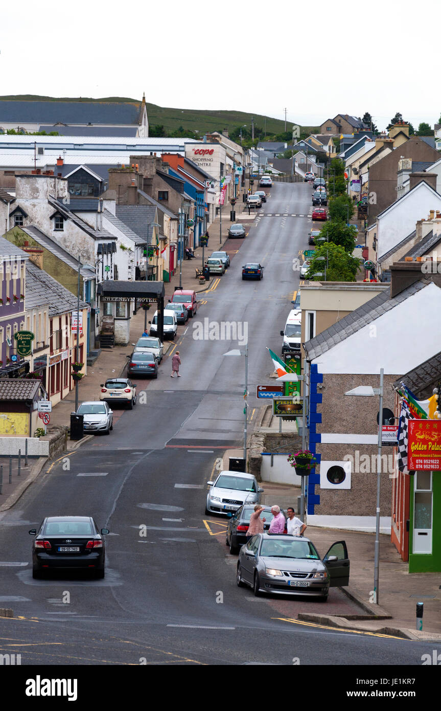 Strada principale di Dungloe, County Donegal, Irlanda Foto Stock