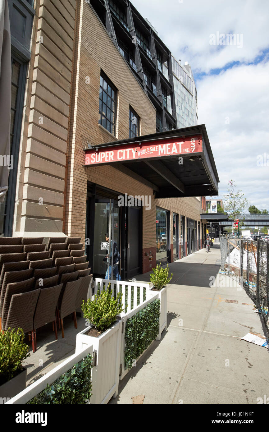 Tettoia in metallo su shop in risviluppata Meatpacking District di New York City STATI UNITI D'AMERICA Foto Stock