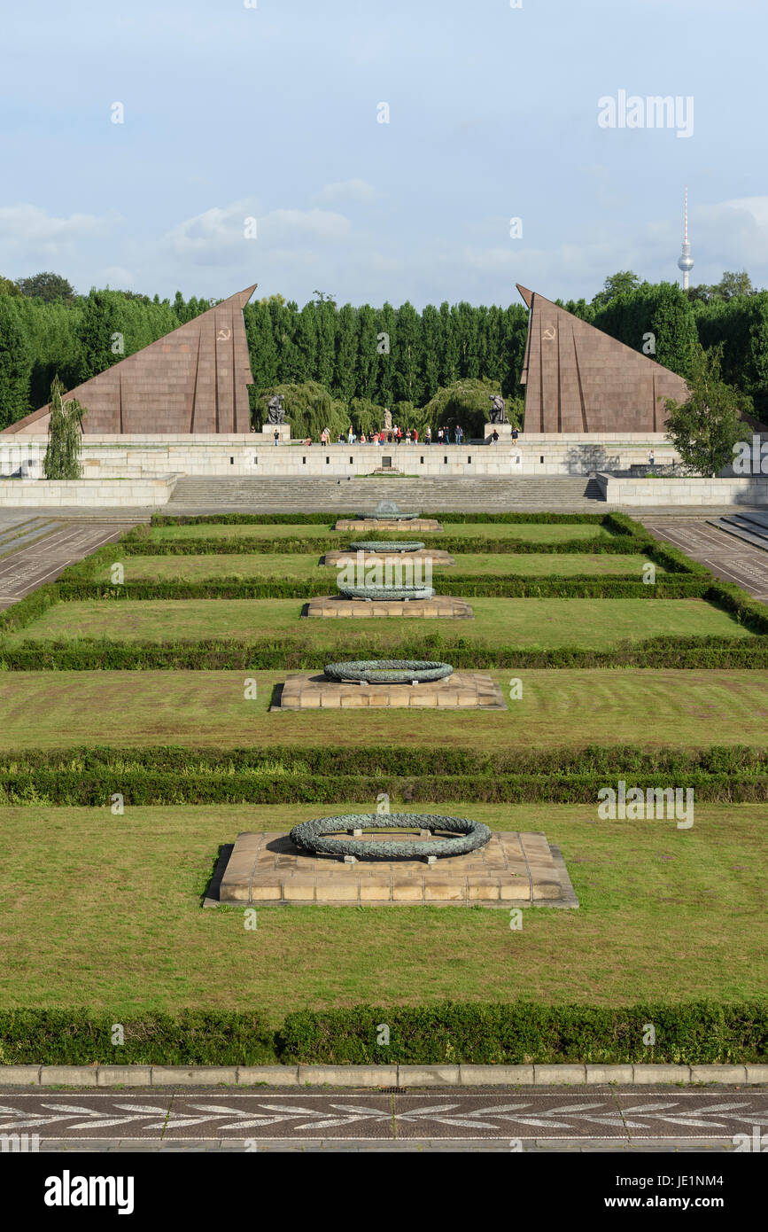 Berlino. Germania. Guerra sovietica monumento eretto nel Parco Treptower, commemora i soldati sovietici caduti nella battaglia di Berlino, Apr-May 1945. Foto Stock