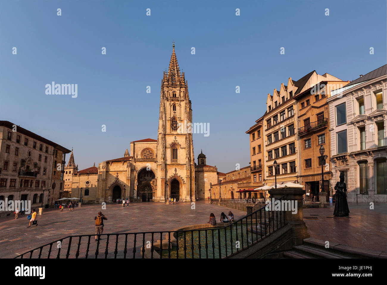 Oviedo Asturias catedral y plaza Alfonso II Foto Stock