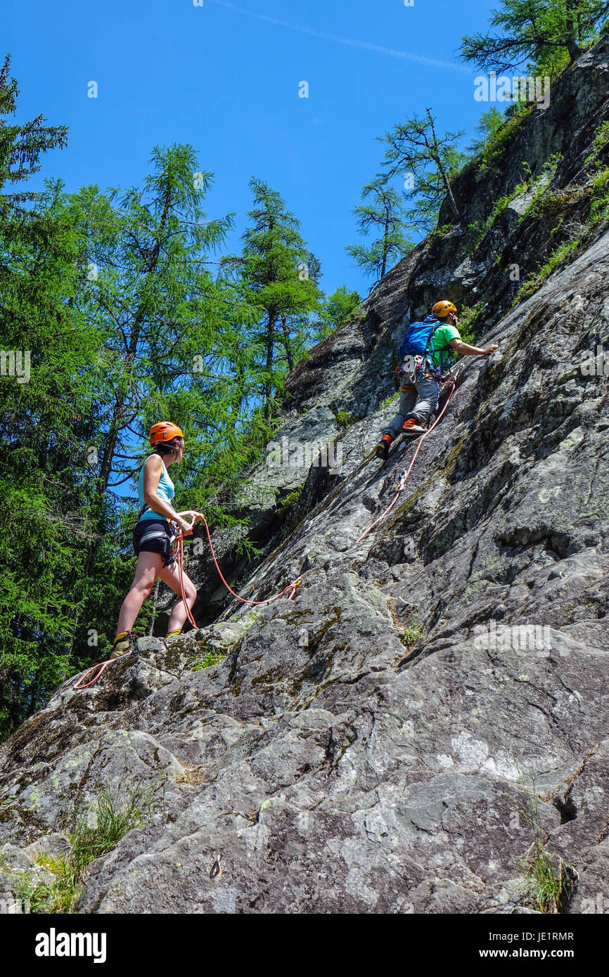 Due arrampicate su roccia, Chamonix, Francia Foto Stock